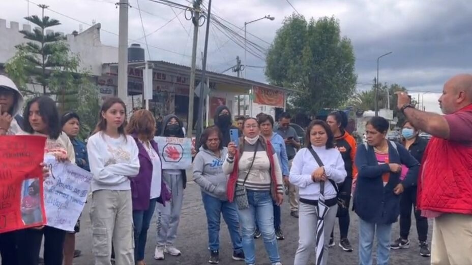 Exigen destitución de directora del bachillerato Vicente Suárez Ferrer en Puebla