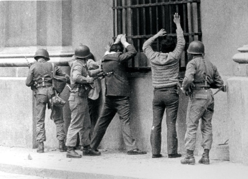 Corte de Santiago confirmó sentencia que obliga al Estado indemnizar con $50 millones a víctima de torturas en base aérea y buque de la Armada en 1973