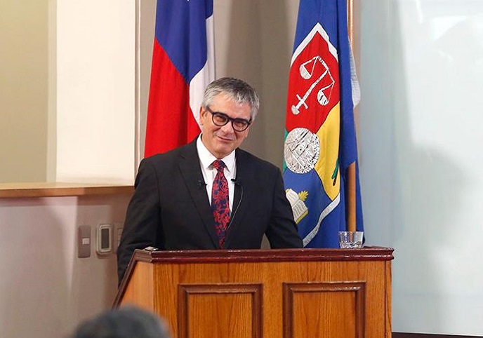 Ministro Marcel analiza los desafíos de la economía chilena y enfatiza en la reforma tributaria