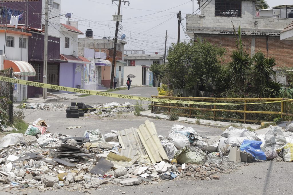 Puente en colonia Naciones Unidas a punto de colapsar en Puebla