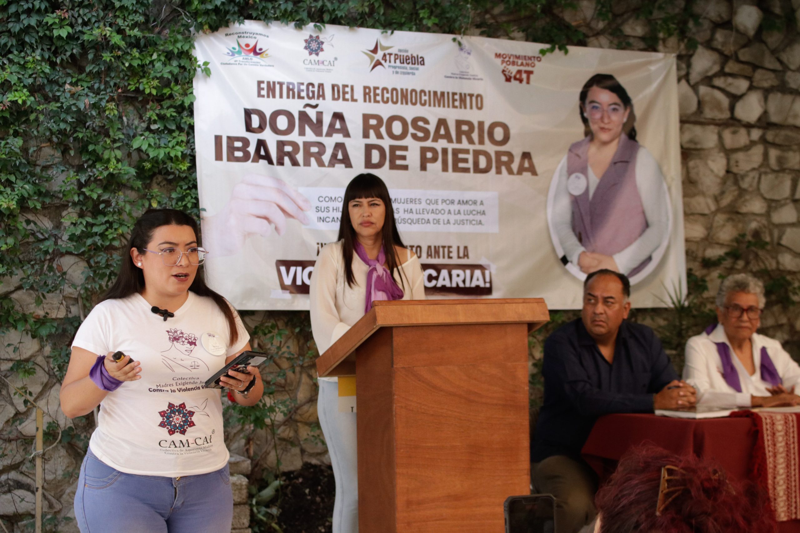 Recibe reconocimiento Andrea Lezama, víctima de violencia vicaria