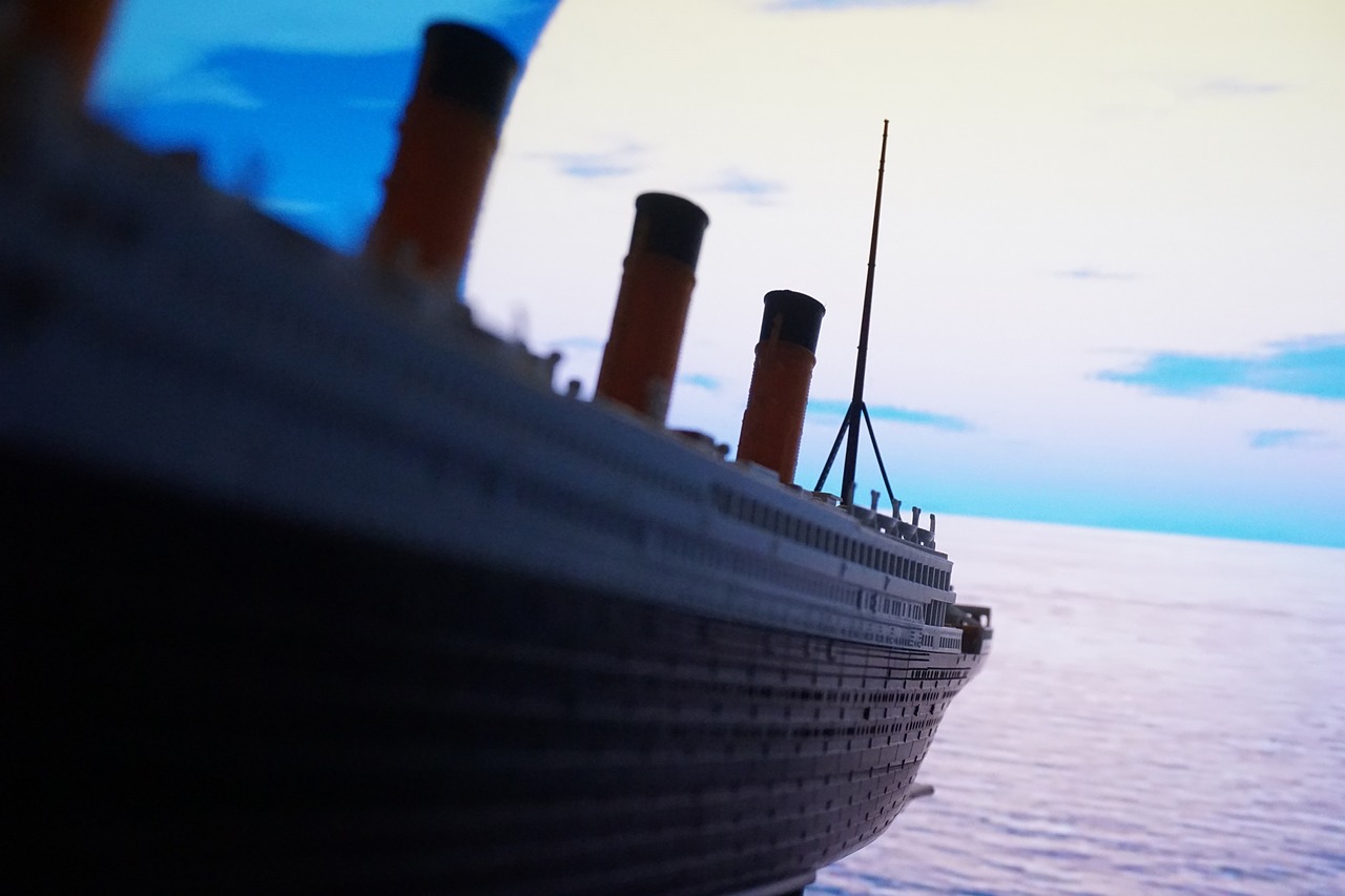 Un nuevo misterio: desaparece en el océano un submarino con turistas que iban a ver restos del Titanic