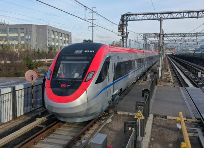 Conoce aquí el nuevo servicio de trenes que se viene y novedades en la red pública de buses para regiones