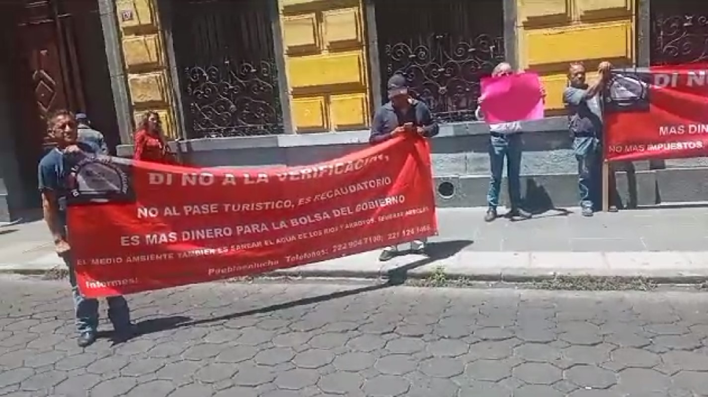 Protestan en la ciudad de Puebla contra verificación vehicular obligatoria