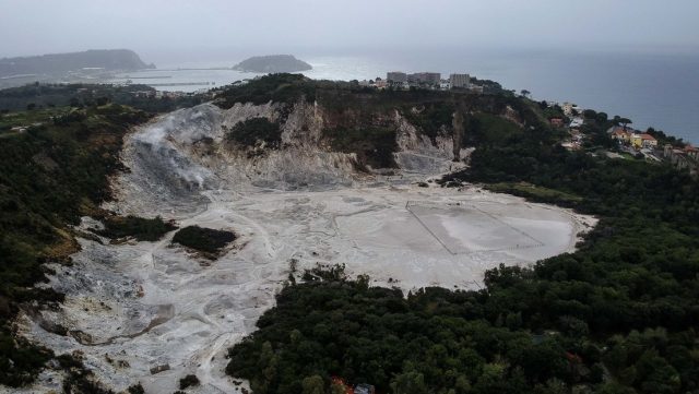 Investigadores advierten que podría entrar en erupción uno de los volcanes más peligrosos de Europa