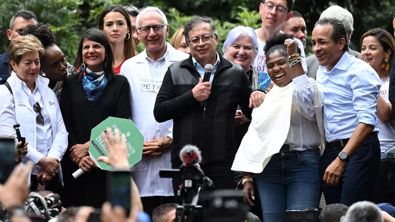 Gustavo Petro con reluciente apoyo ciudadano del 47% a un año de su triunfo electoral
