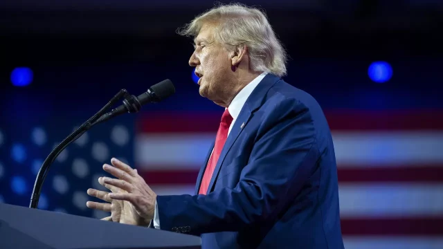 Trump es notificado sobre la investigación en su contra por poseer documentos clasificados