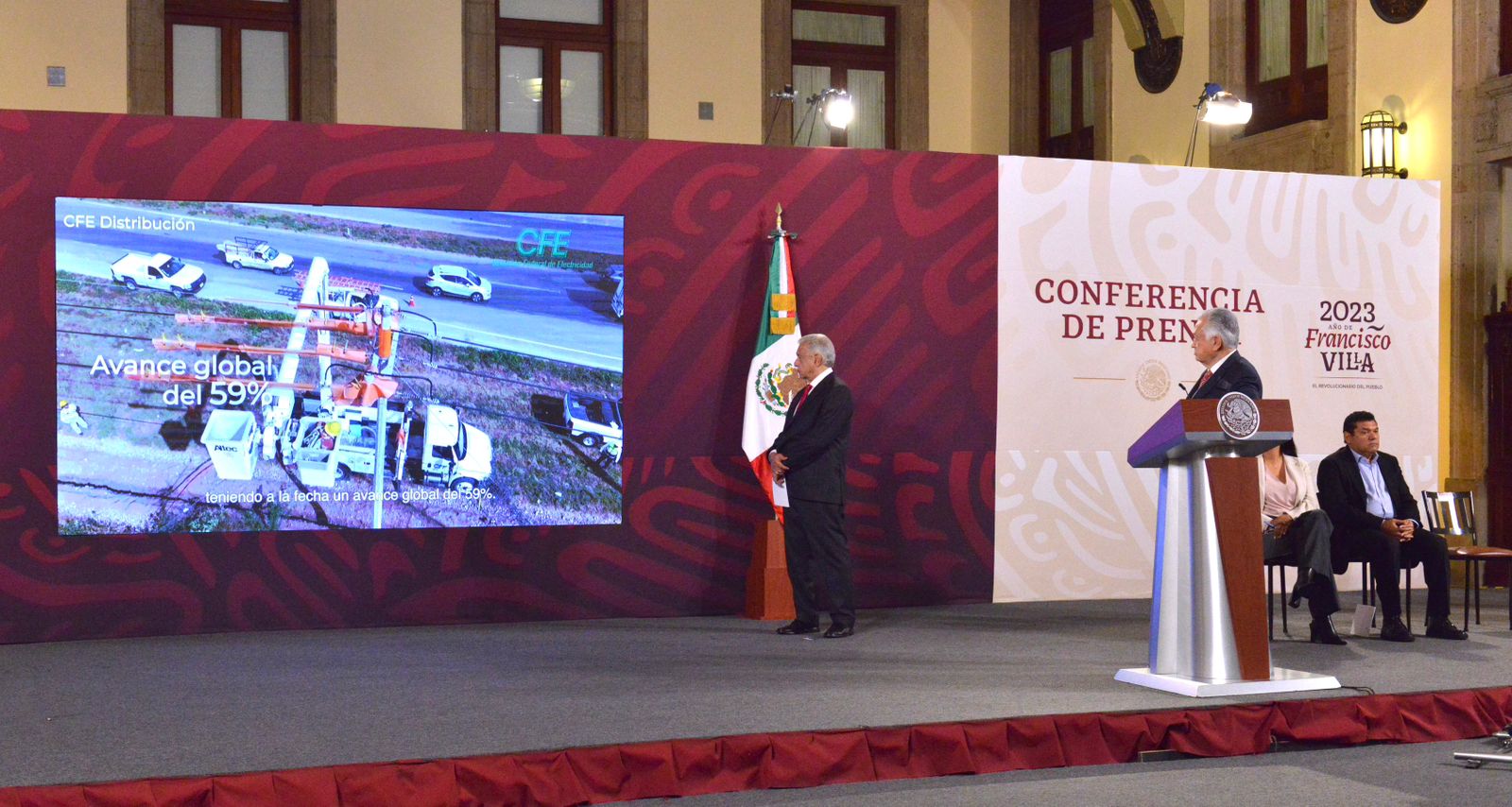 CFE construye en tiempo récord vía electrificada para el Tren Maya