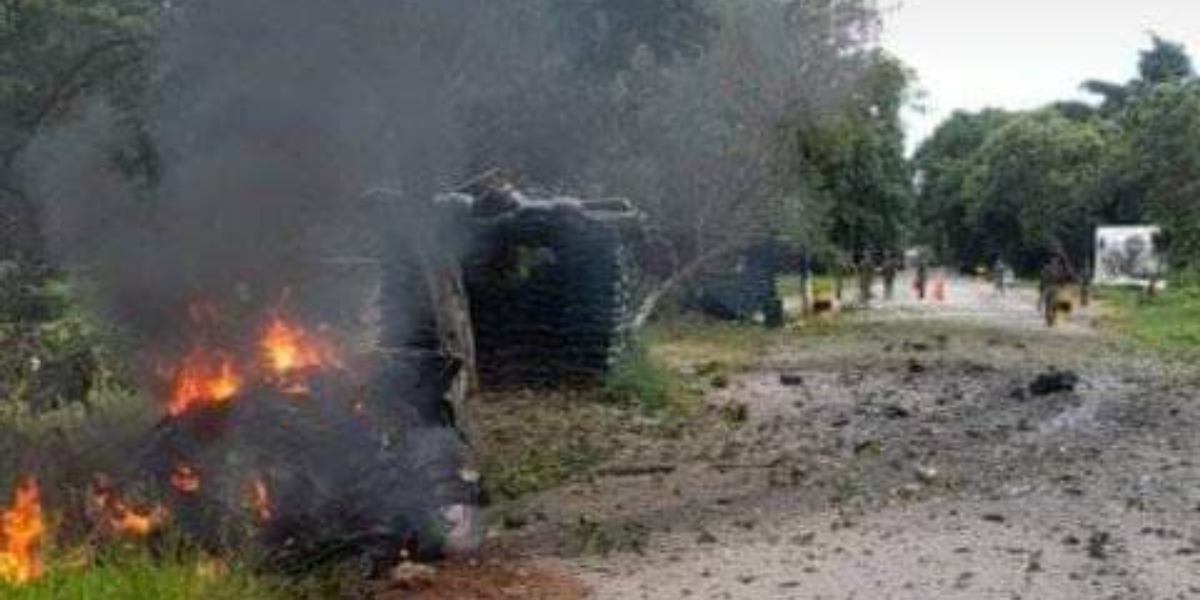 Atentado con carro bomba cerca de una base militar en Colombia deja al menos dos muertos