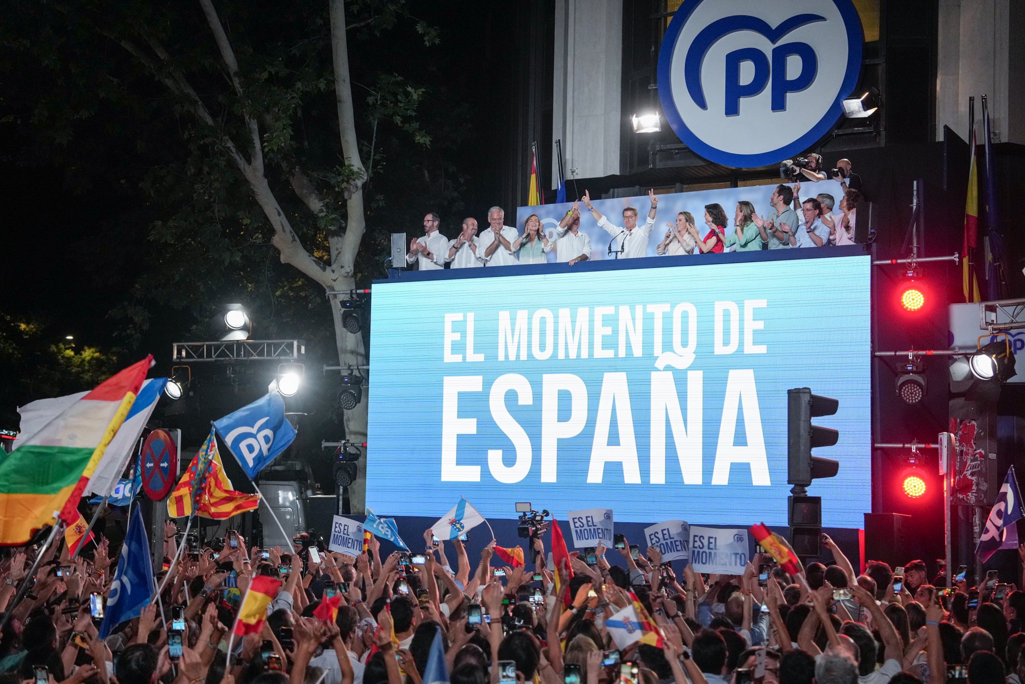 Derecha adelanta en elección en España, pero sin mayoría absoluta
