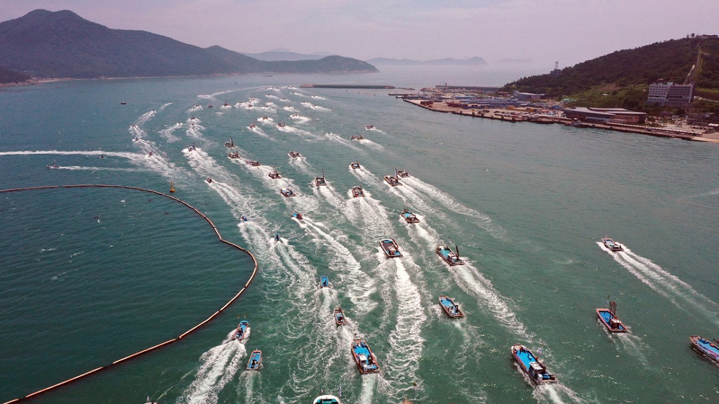 Cae aprobación: plan de verter agua tratada de Fukushima al mar le pasa factura a Gobierno de Japón