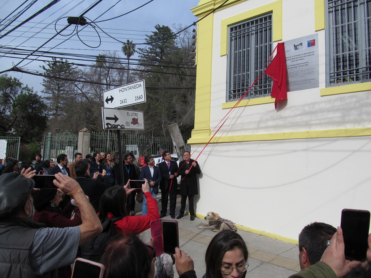 Emotivo homenaje a Salvador Allende en el Hospital Carlos Van Buren de Valparaíso