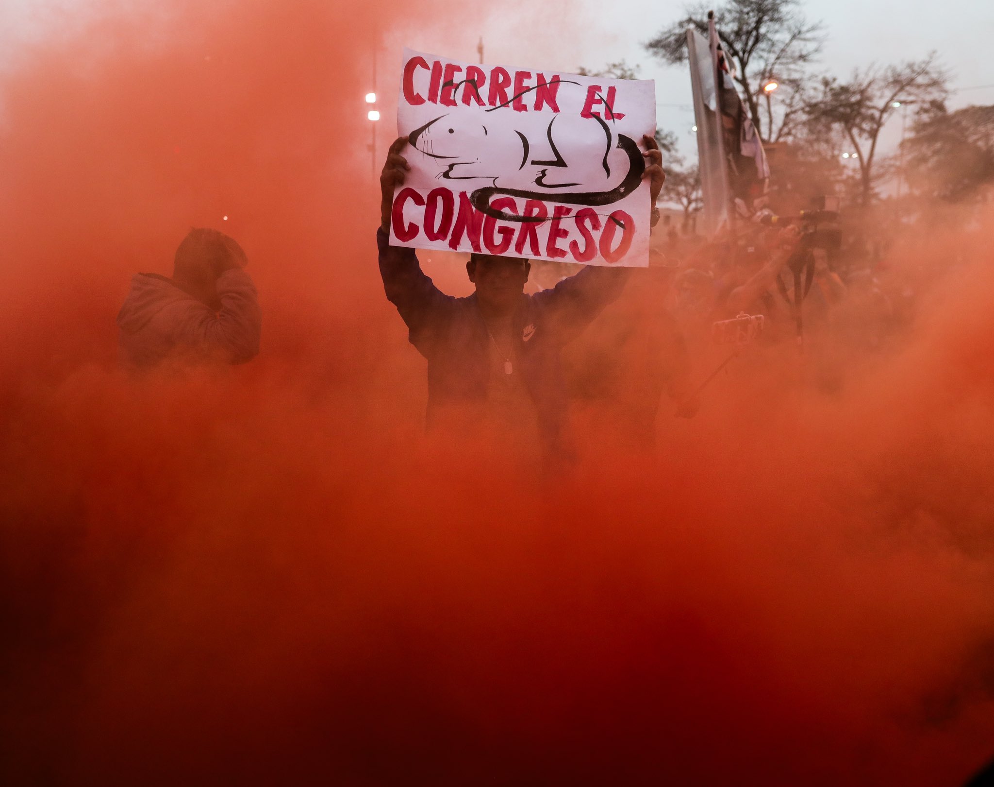 Gobierno de Perú llama al diálogo a manifestantes