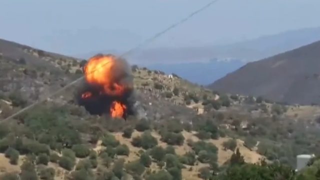 Avión de bomberos se estrella en Grecia, desaparecen dos personas