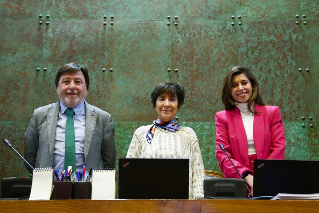 «Chile necesita reformas, es momento de discutirlas»: Diputados Cifuentes, Hertz y Cicardini asumieron como nueva Mesa Directiva de la Cámara