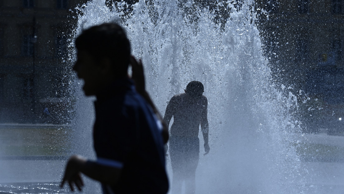 Proponen que los empleados tomen siestas y baños fríos para los pies para combatir el calor