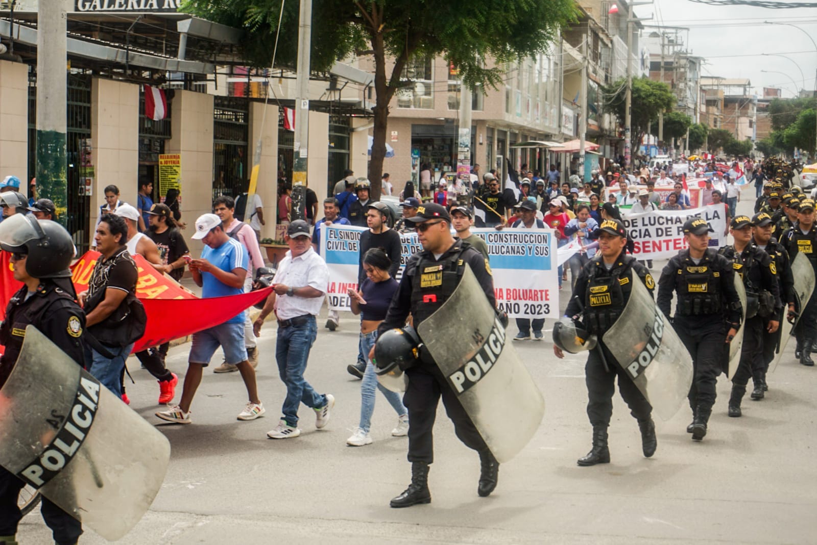 Perú despliega 24 mil policías por «tercera toma de Lima»