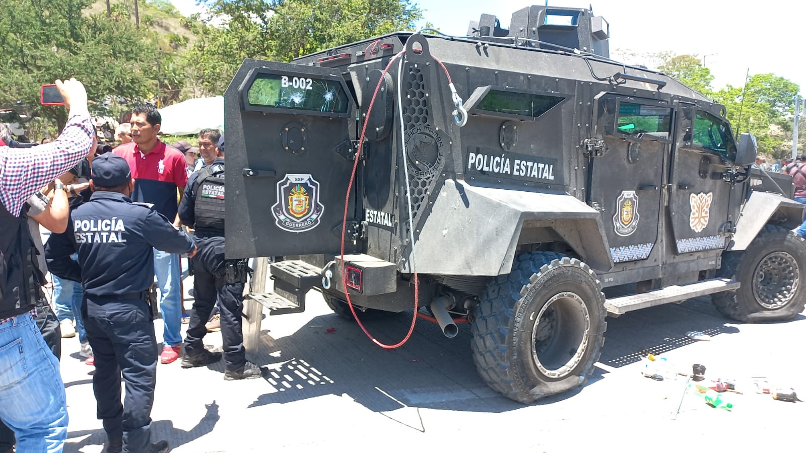 Chilpancingo: acuerdan liberar a policías retenidos y quitar bloqueo