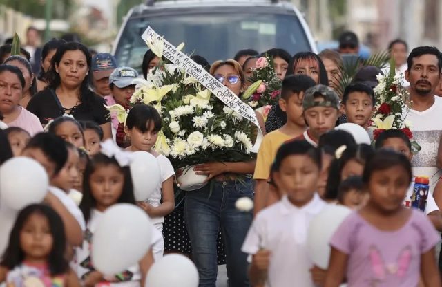 Sepultan a Aitana, niña que murió prensada en ascensor de hospital