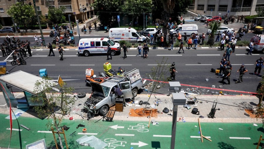 Hombre atropella y apuñala a transeúntes cerca de la embajada chilena en Israel