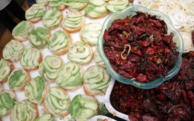 Apoyarán 8 escuelas a profesionalizar cocineros tradicionales en Puebla