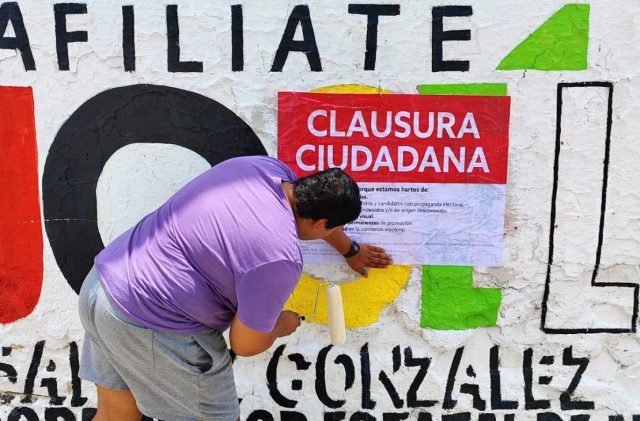 Ciudadanos «clausuran» propaganda política en la ciudad de Puebla