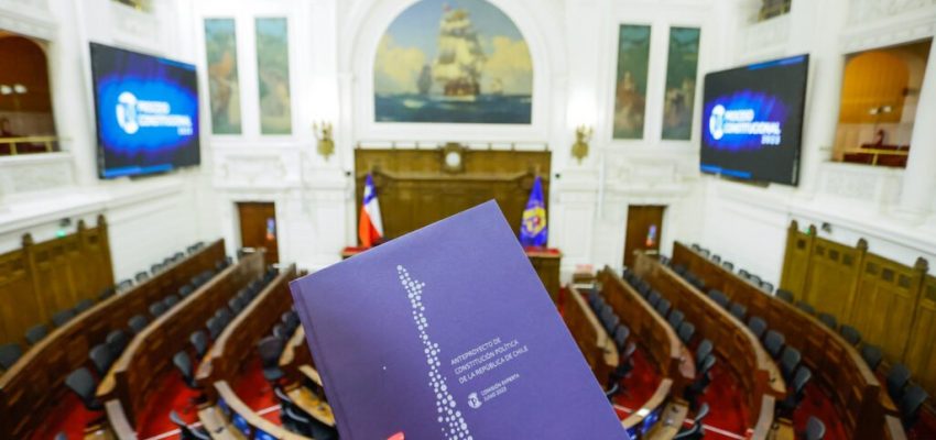 Consejo Constitucional analiza las más de mil enmiendas al borrador de nueva carta magna