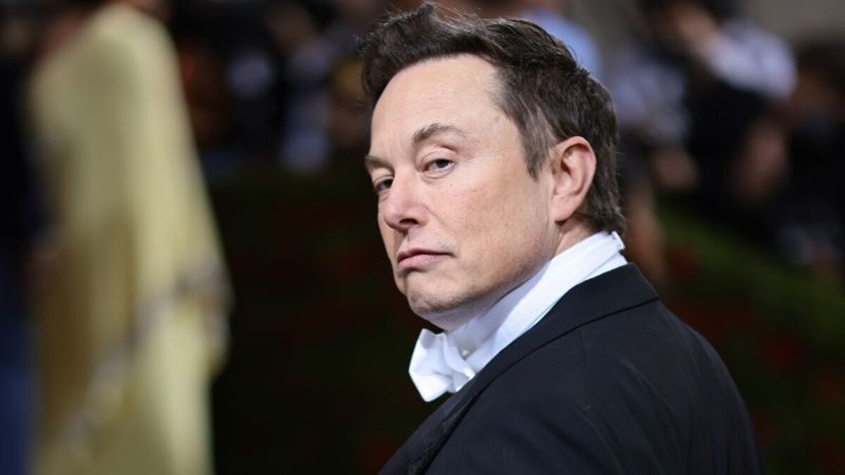 Elon Musk tras restricciones en Twitter: «Aléjate del teléfono para ver a tus amigos y familiares»