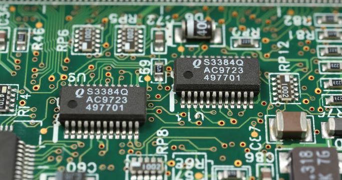 Aumenta tensión en conflicto EEUU- China por semiconductores