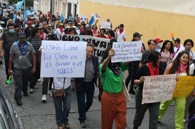 Movilizaciones y protesta internacional frenan intento de autogolpe de Estado “técnico” en Guatemala por elecciones