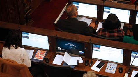 Encuestas coinciden en que mayoría de los ciudadanos votarían en contra de la nueva Constitución redactada por los partidos políticos