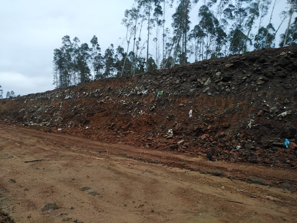 Alertan que construcción de camino sobre terrenos de antiguo vertedero podría generar contaminación y afectar cuencas hídricas de comuna La Unión (+Fotos)