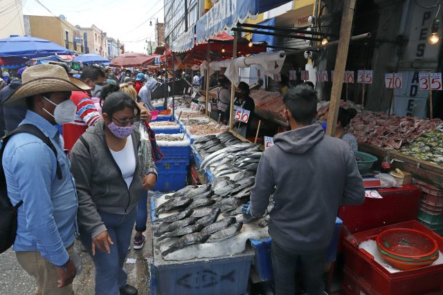 Comerciantes piden concreto hidráulico en zona de pescaderías del centro