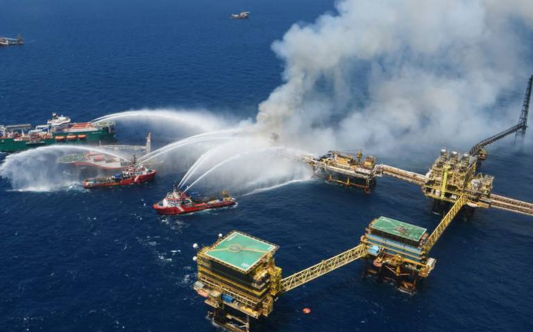 Desvinculan derrame e incendio de plataforma en el Golfo de México