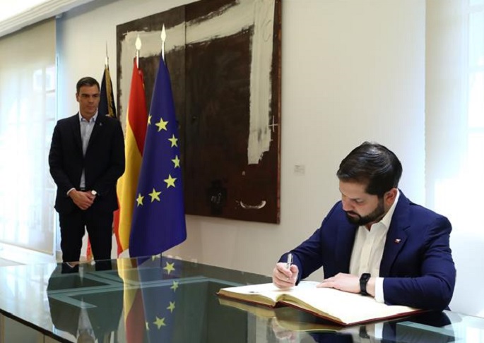 Los cuatro acuerdos de cooperación firmados por Gabriel Boric y Pedro Sánchez en España