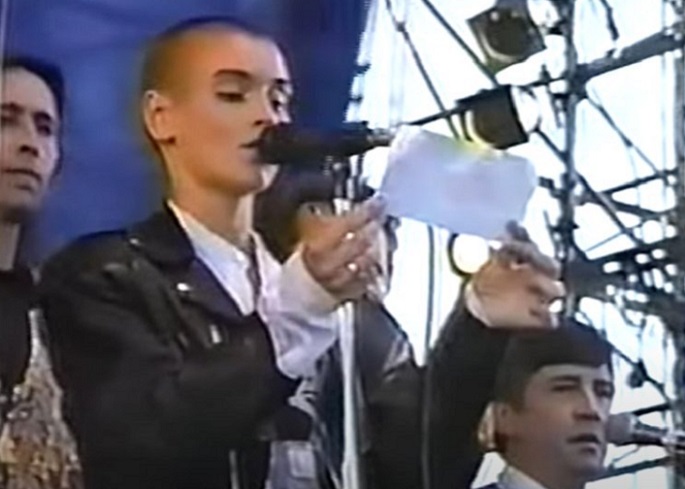 El día que Sinéad O’Connor silenció el Estadio Nacional de Chile para homenajear a las víctimas de la dictadura de Pinochet