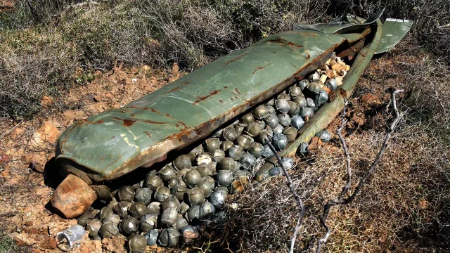 Envío de bombas de racimo: alertan que EE.UU. transformará a Ucrania en otro Vietnam