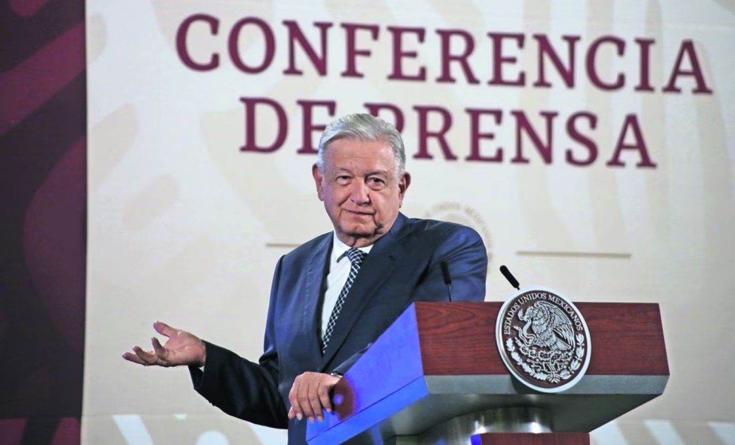 López Obrador critica excesivo presupuesto que solicita el INE