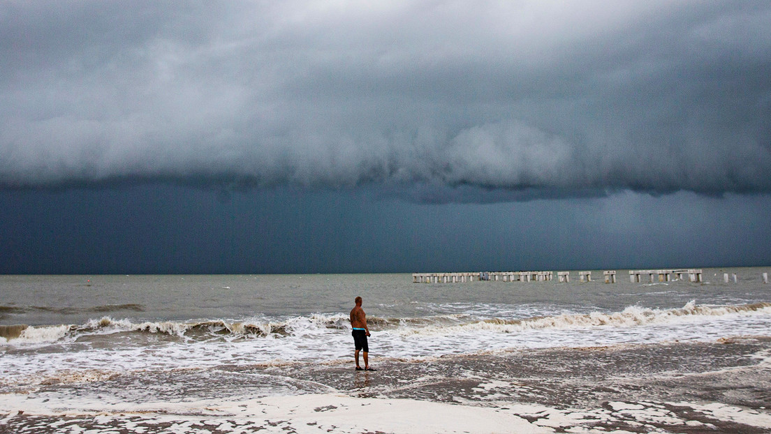 «Impactos catastróficos y potencialmente mortales»: Idalia llega a Florida como huracán de categoría 4