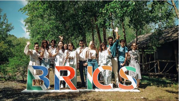 Henrique Domingues organizador del Campamento Juvenil BRICS: «Los medios de comunicación pueden hacer que la gente ame u odie a todo un país»