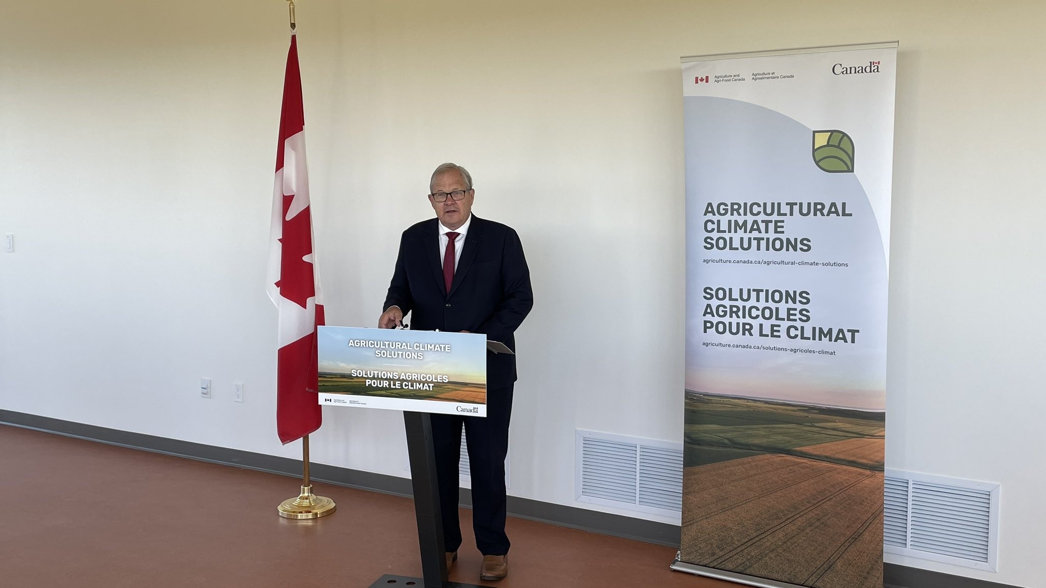 Canadá se suma a controversia contra México por maíz transgénico