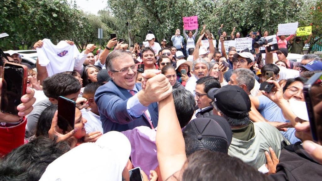 Asegura Ebrard que no se va de Morena, porque ganará encuesta