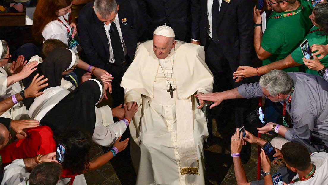 El papa Francisco se disculpa ante las víctimas de abuso sexual por parte de sacerdotes pedófilos en Portugal