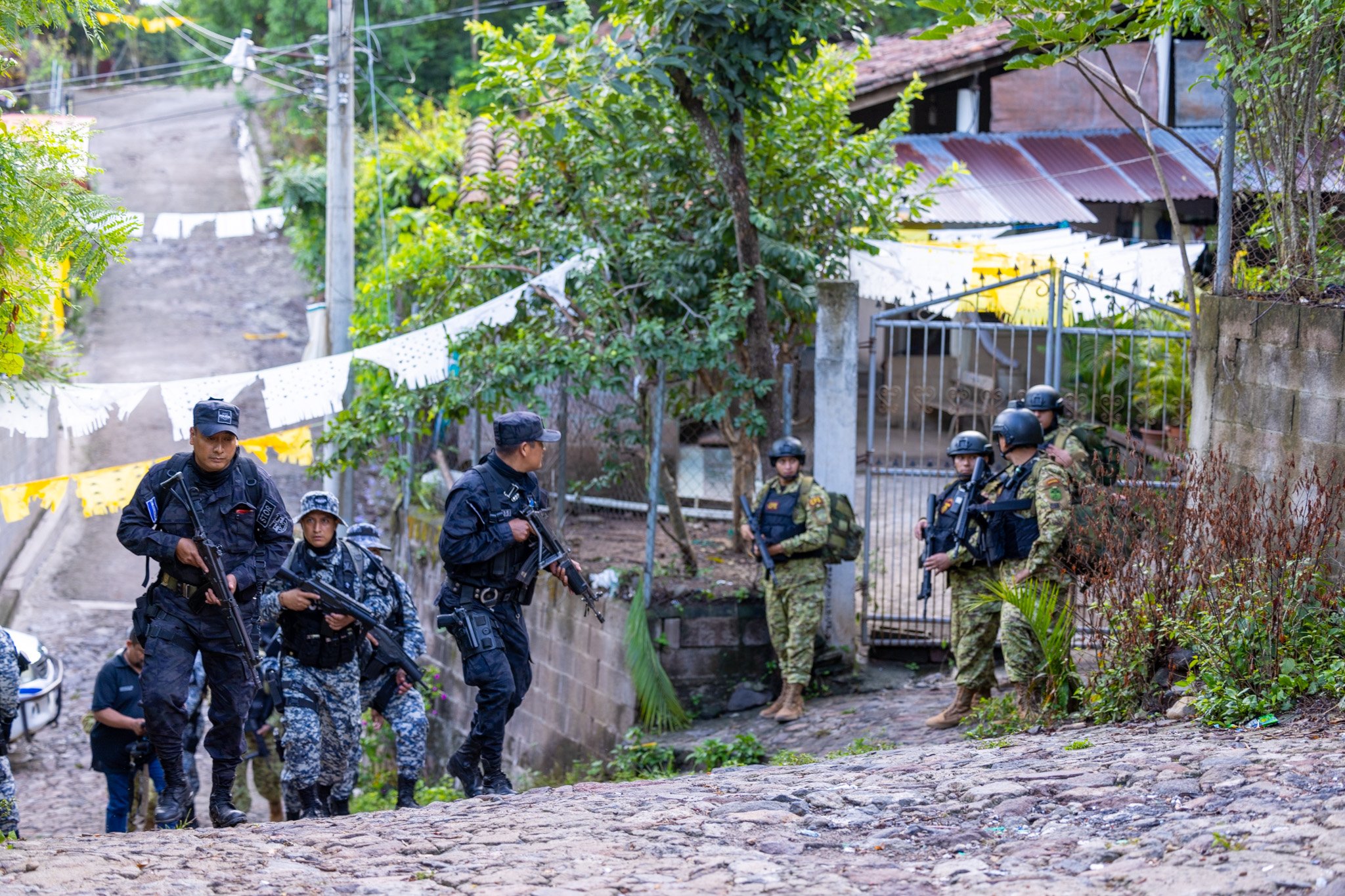 Bukele intensifica su ‘guerra contra pandillas’ y militariza todo un departamento de El Salvador
