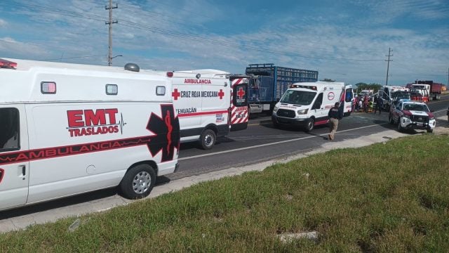 Accidente deja cinco muertos y 13 heridos en carretera Tehuacán-Orizaba