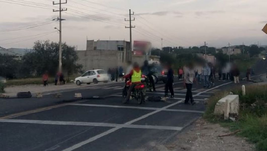 Cierran carretera Tehuacán–Orizaba tras accidente mortal de seis personas
