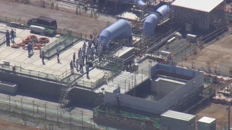 Japón comienza a verter agua radiactiva de Fukushima al mar