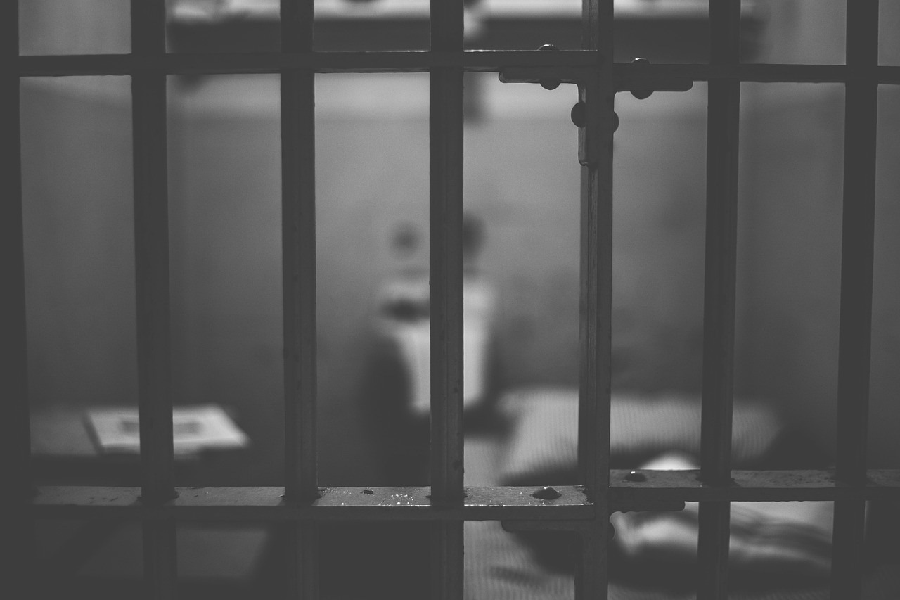 Condenan a 20 años de cárcel a hombre que violó reiteradas veces a la hija de ocho años de su cónyuge