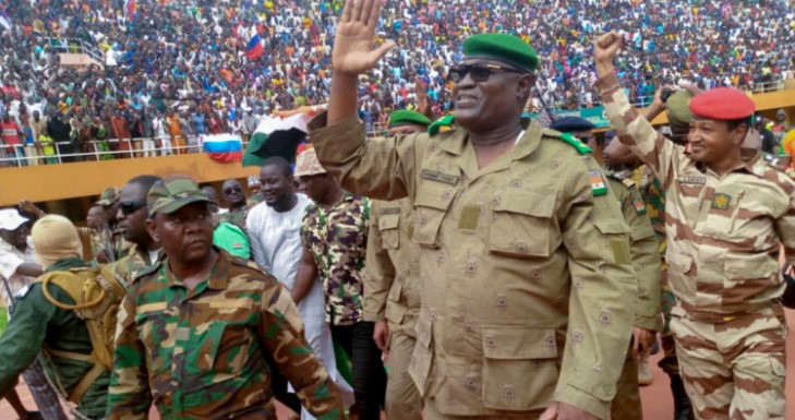 Miles de personas manifiestan a favor del golpe de Estado en Níger y en contra de ultimátum de intervención militar del Cedeao