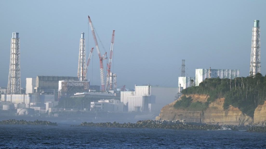 Japón comienza a verter al océano el agua radioctiva de Fukushima